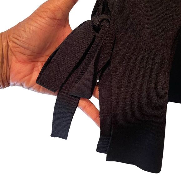 Mock Neck Long Sleeve Knit Sweater. Size: Medium Color: Black - Picture 5 of 9